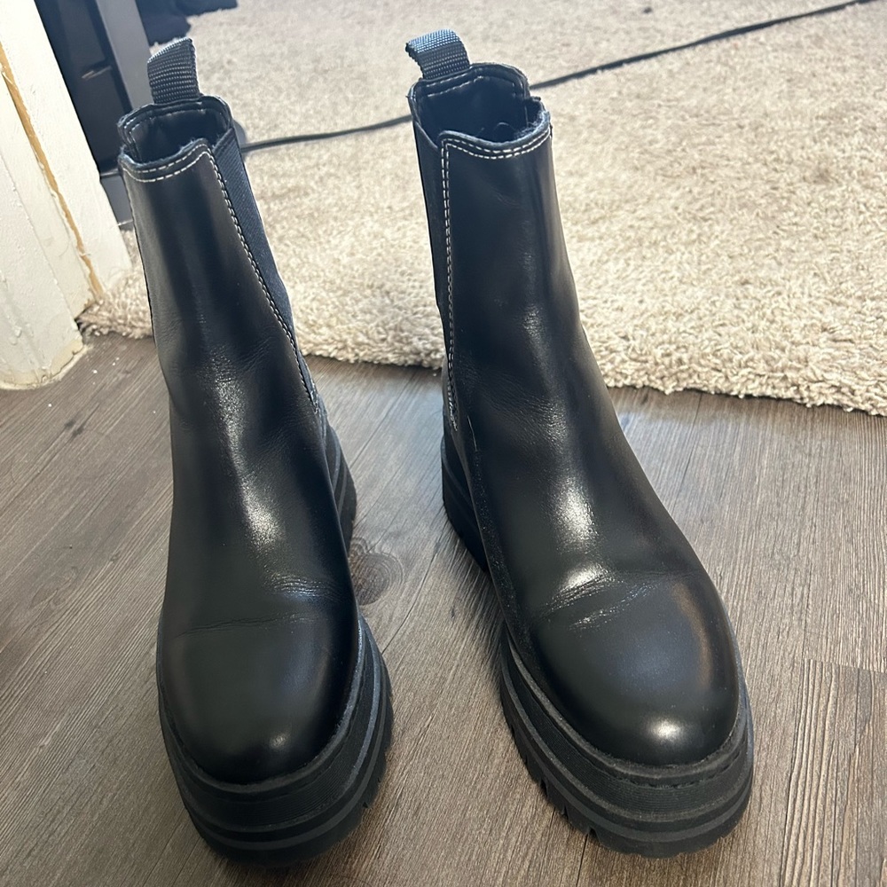 black marc fisher platform boots size 6.5